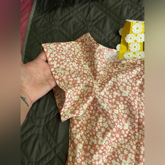 Open shoulder top - Picture 3 of 6